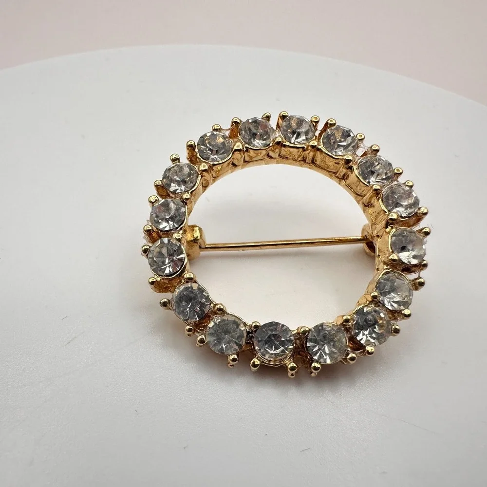 Vintage 90s Gold Tone Wreath Brooch Pin with Clear Rhinestones